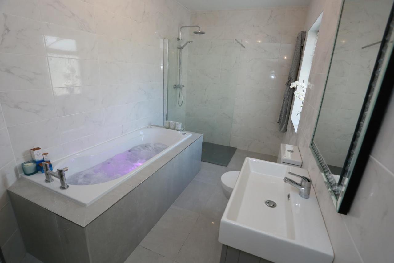Luxury 6 Bedroom Spiddal Villa, Jacuzzi, Balcony Galway Bagian luar foto