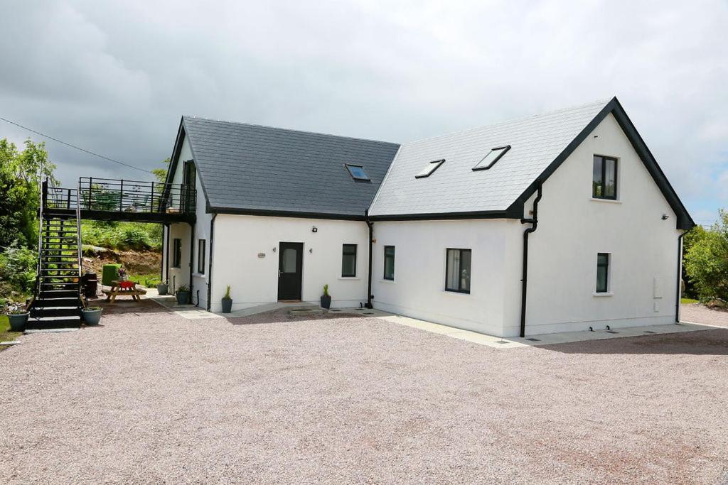 Luxury 6 Bedroom Spiddal Villa, Jacuzzi, Balcony Galway Bagian luar foto
