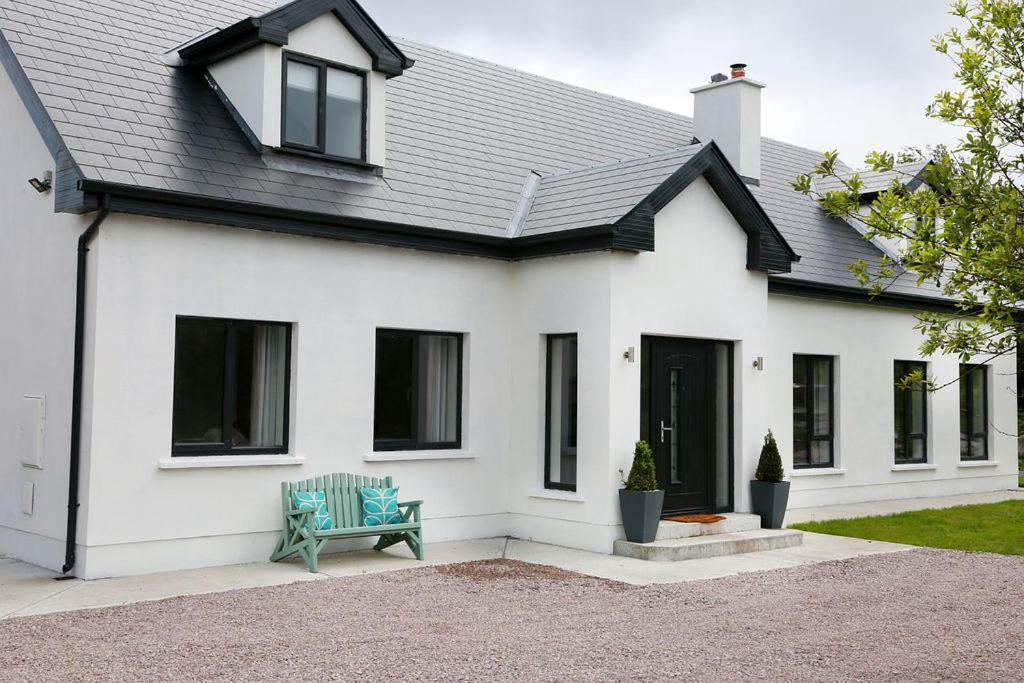 Luxury 6 Bedroom Spiddal Villa, Jacuzzi, Balcony Galway Bagian luar foto