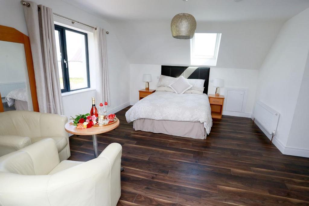 Luxury 6 Bedroom Spiddal Villa, Jacuzzi, Balcony Galway Bagian luar foto